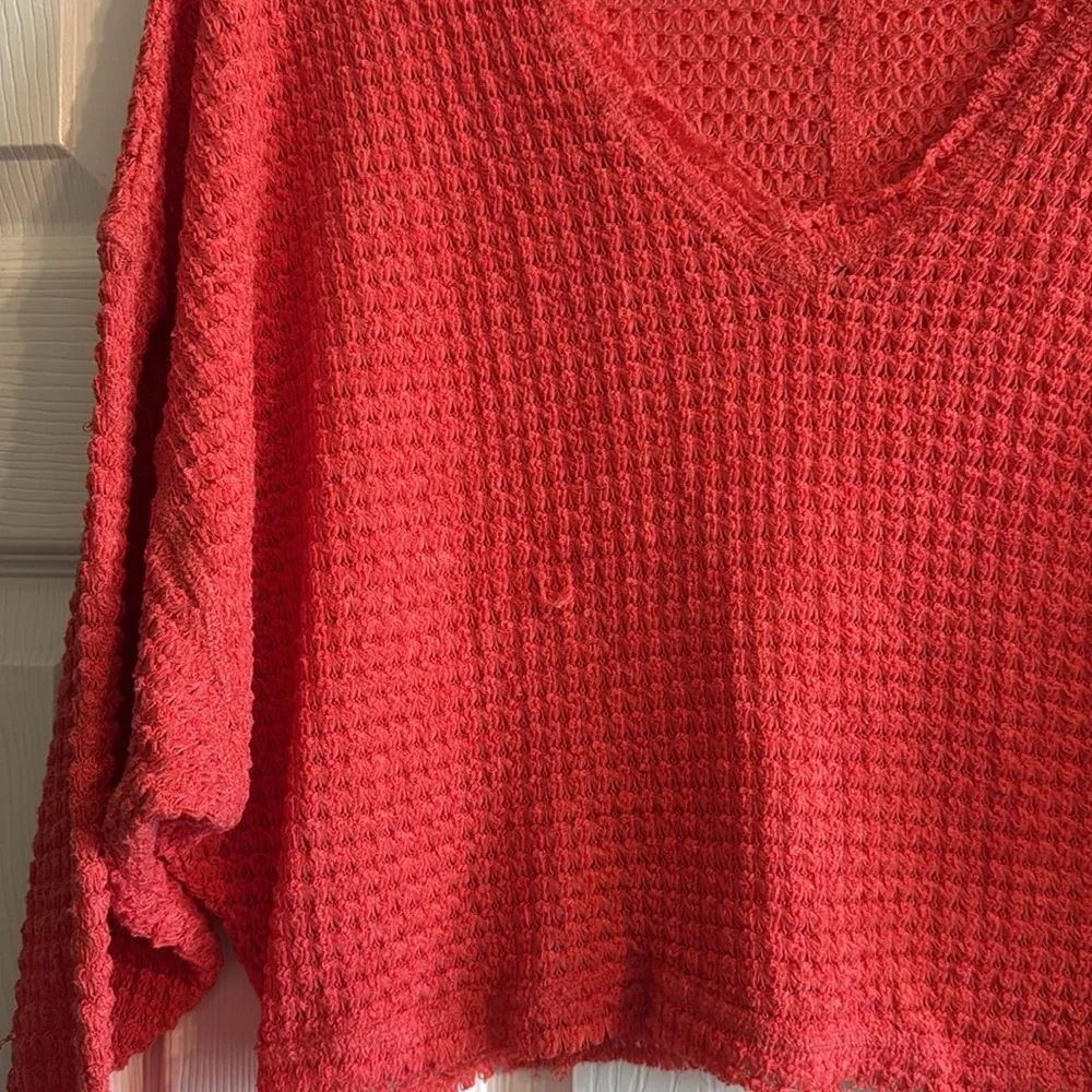 Urban Outfitters Waffle Knit V-Neck Lightweight Sweater / Cropped Long Sleeve